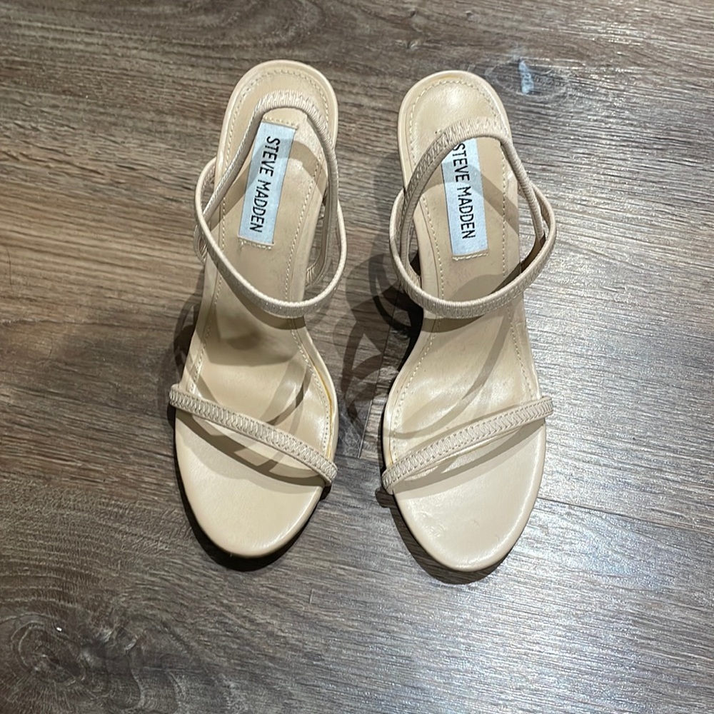 Steve Madden Strappy Sandal, size 5.5